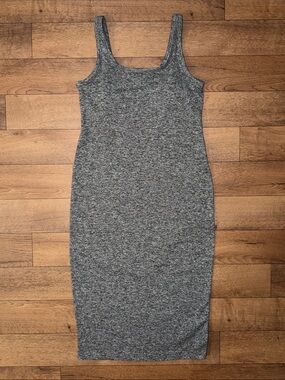 Vuori Size Medium Halo Essential DreamKnit Tank Midi Dress Built In Bra VW606 M